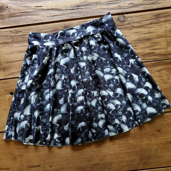 Halloween Skull Pleated Short Skater Skirt in Dark Gray Size Small - Picture 1 of 12